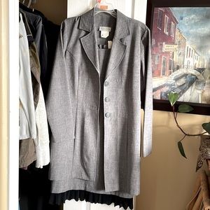 Jacket/sleeveless dress with black decorative dress hem. Grey